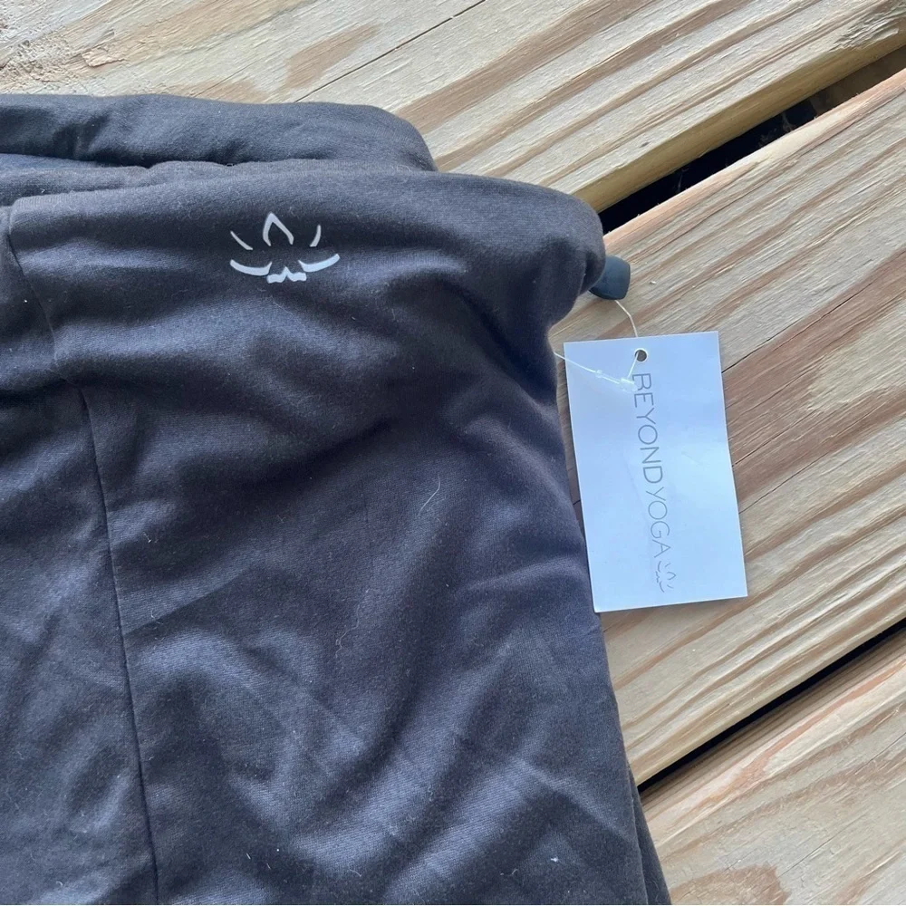 NWT BEYOND YOGA Pocket Infinity Scarf Black